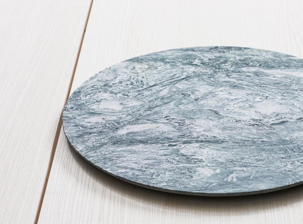Der Steinteller - als Ablage für die Dinge, die sich im Alltag um den Esstisch ansammeln, als Präsentationsfläche oder einfach als schönes Objekt. Der Teller lässt sich frei auf dem Tisch platzieren.