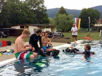 A n den Bildern sieht man, dass die Kinder sehr viel Spaß hatten und auch die Grundbegriffe des Schwimmens erlernen konnten.