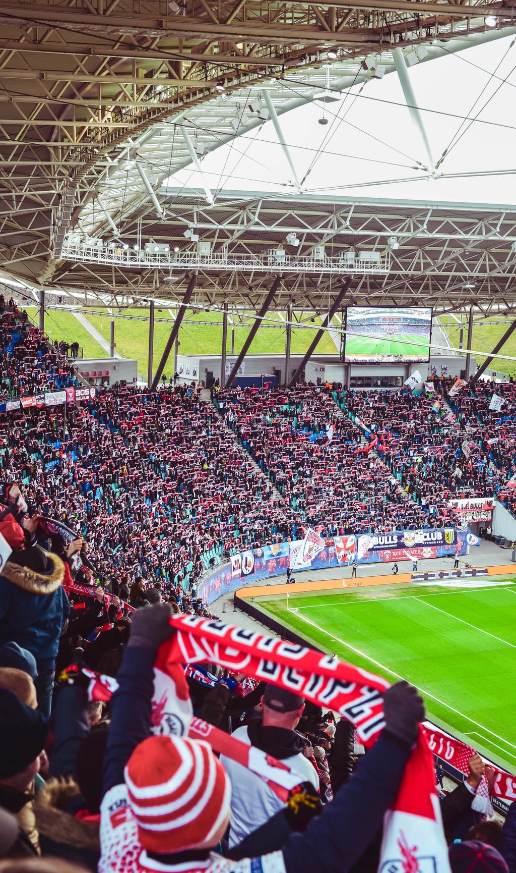 STADION DIE RED BULL ARENA: HEIMVORTEIL FÜR IHRE ZIELE D ie RB Leipzig Familie ist groß, deshalb bietet ihr Wohnzimmer auch Platz für 41.