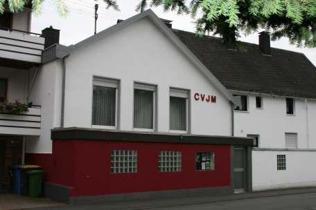 100 Jahre CVJM Wallau Die Basis Die Basis m 19. Dezember 1910 wurde der ACVJM Wallau im Anschluss an eine Übungsstunde des»gemischten Chores«von jungen Männern im Alter von 16 bis 32 Jahren gegründet.