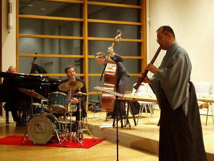 Jazz trifft Koto Rückblick auf ein ungewöhnliches Konzert Am 14. September 2009 konnten wir im Japanisch-Deutschen Zentrum Berlin ein ganz besonderes Konzert erleben.