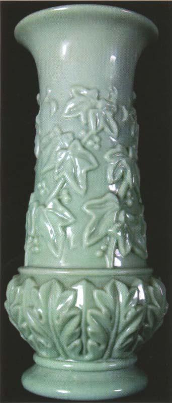 76 Vase «Trèfles gothiques» [Klee] Saint-Louis, référence FE 686 du catalogue environ 1870-1890, présent dans les catalogues suivants, Proposé en deux tailles: 150 et 175 mm Connu en
