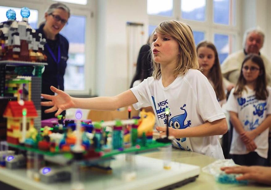 Der weltgrößte Forschungs-Roboter-Wettbewerb, die First Lego League, geht in Bregenz ins Finale. Ca. 250 Kinder und Jugendliche zeigen, wie sie mit Teamwork und digital die Zukunft gestalten.