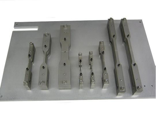 Spanneinrichtungen - 79-002 Universalspannzeug (Spannpratzen, Unterlagen mit Treppenzahn, T-Nutensteine) - 79-003-001 Spannzeug für Plattenmaterialien, Plattengröße max.