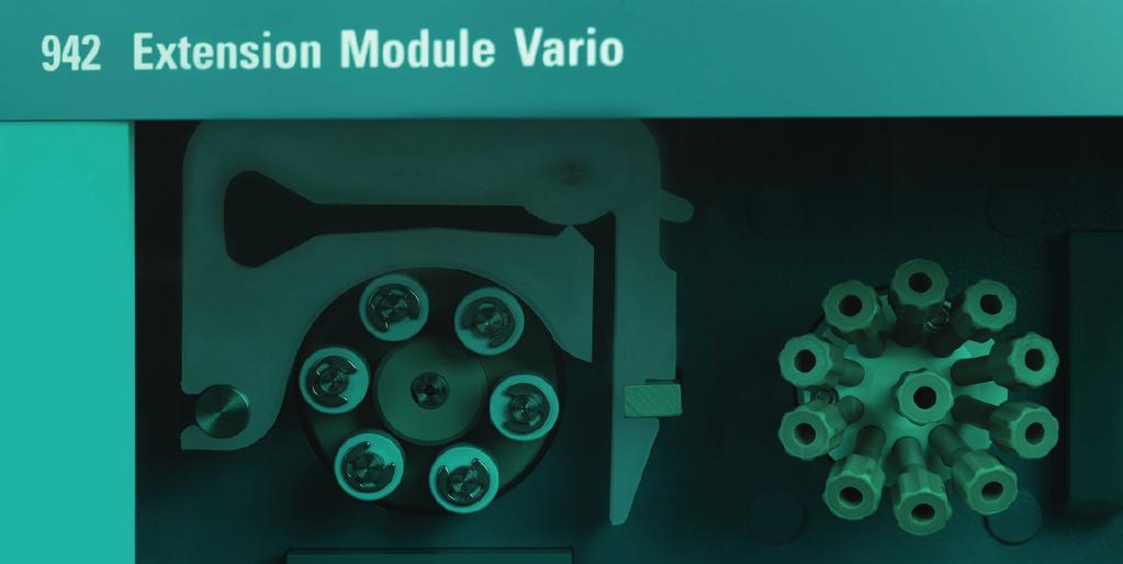 Das 942 Extension Module Vario braucht keinen zusätzlichen Platz auf der Laborbank, weil es einfach über oder unter dem 940 Professional IC Vario eingeschoben und damit im System integriert wird.