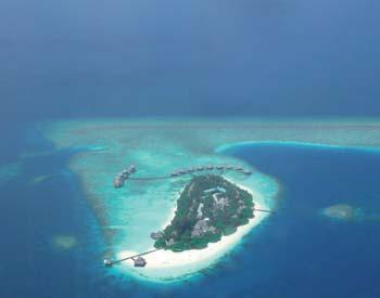 300 Quadratkilometer erfolgt mit kleinen Wasserflugzeugen oder Booten. Die maledivischen Inseln bestehen aus Atollen. Ein Atoll besteht aus einem ringförmigen Korallenriff, das eine Lagune umschließt.