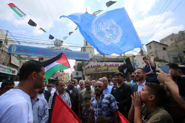 18 Die Finanzkrise des UNRWA-Hilfswerks Die Demonstrationen in Judäa, Samaria und im Gazastreifen vor den Hauptniederlassungen des UNRWA-Hilfswerks für die Flüchtlinge werden wegen der Kürzungen der