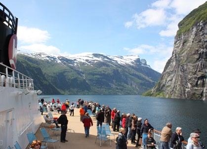 Für uns bieten die Schiffe eine Möglichkeit, Norwegen pur und abseits vom Massentourismus zu erleben. Eine Reise mit den Hurtigruten ist Urlaub ohne Schlips und Kragen.