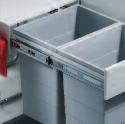 Ball-bearing telescopic slides allow a complete pull-out of the waste bins.