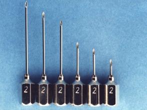 Veterinärkanülen mit Veterinärkonus Sämtliche Kanülen sind aus Chrom-Nickel-Stahl gefertigt und mit Nummern versehen, je nach Durchmesser. Artikel-Nr.