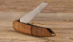Chaque couteau est fabriqué entièrement à la main dans la manufacture de couteau à Bienne et est ainsi unique.