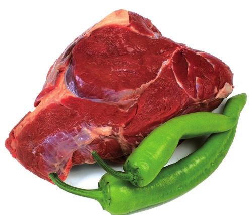 14 Braten Fleisch je nach Rezeptangabe im Ganzen oder in Portionsstücke zerteilt gut mit Küchenpapier abtrocknen.