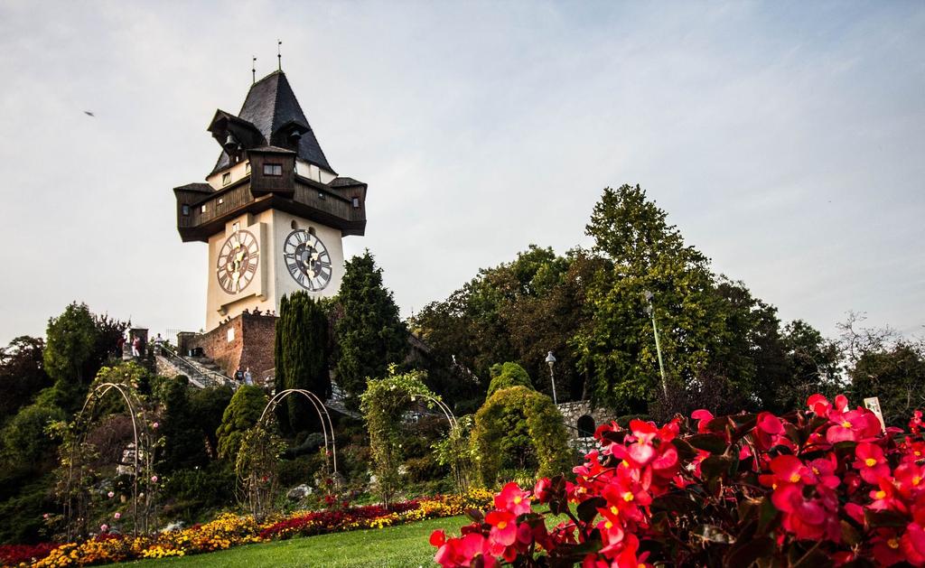 Blick vom Rosengarten auf den Uhrturm. Bild: Gemeinfrei von pixabay.