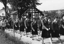 Damenabteilung im Schützenverein Langewiese 1874 Am 29. Juli 1974, dem letzten Tag des 100-jährigen Jubelfestes, schlug die Geburtsstunde der Damenabteilung im Schützenverein Langewiese.
