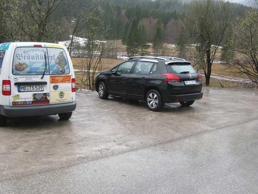 Hilfsmittel Zugehörige Modulbögen: Hilfsmittel Parkplatz am Suttensee Parkfläche zu Beginn des Rundwanderweges.