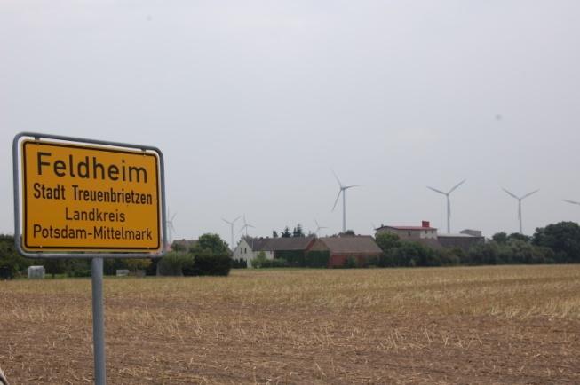 Städte und Gemeinden als Energieversorger, Beispiel Feldheim 150 Einwohner Dorf hat mit örtlichen