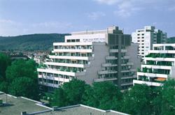 Einleitung Einleitung Die Paracelsus-Klinik Karlsruhe wurde 1971 für die Krankenhausgrundversorgung Durlachs und der östlichen Stadtteile Karlsruhes erbaut.