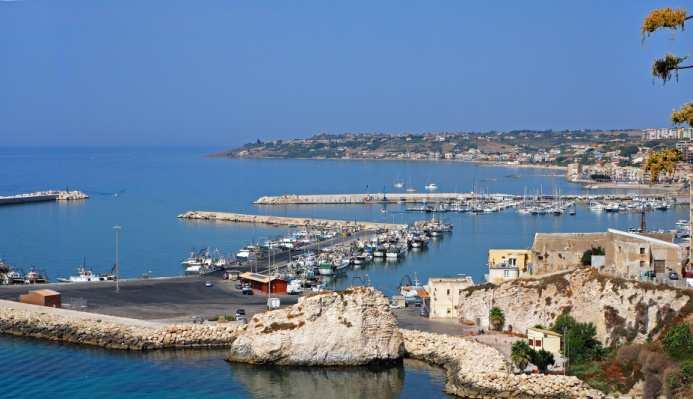 Sizilien ist eine wunderschöne Insel und bietet viel, auch über Land.