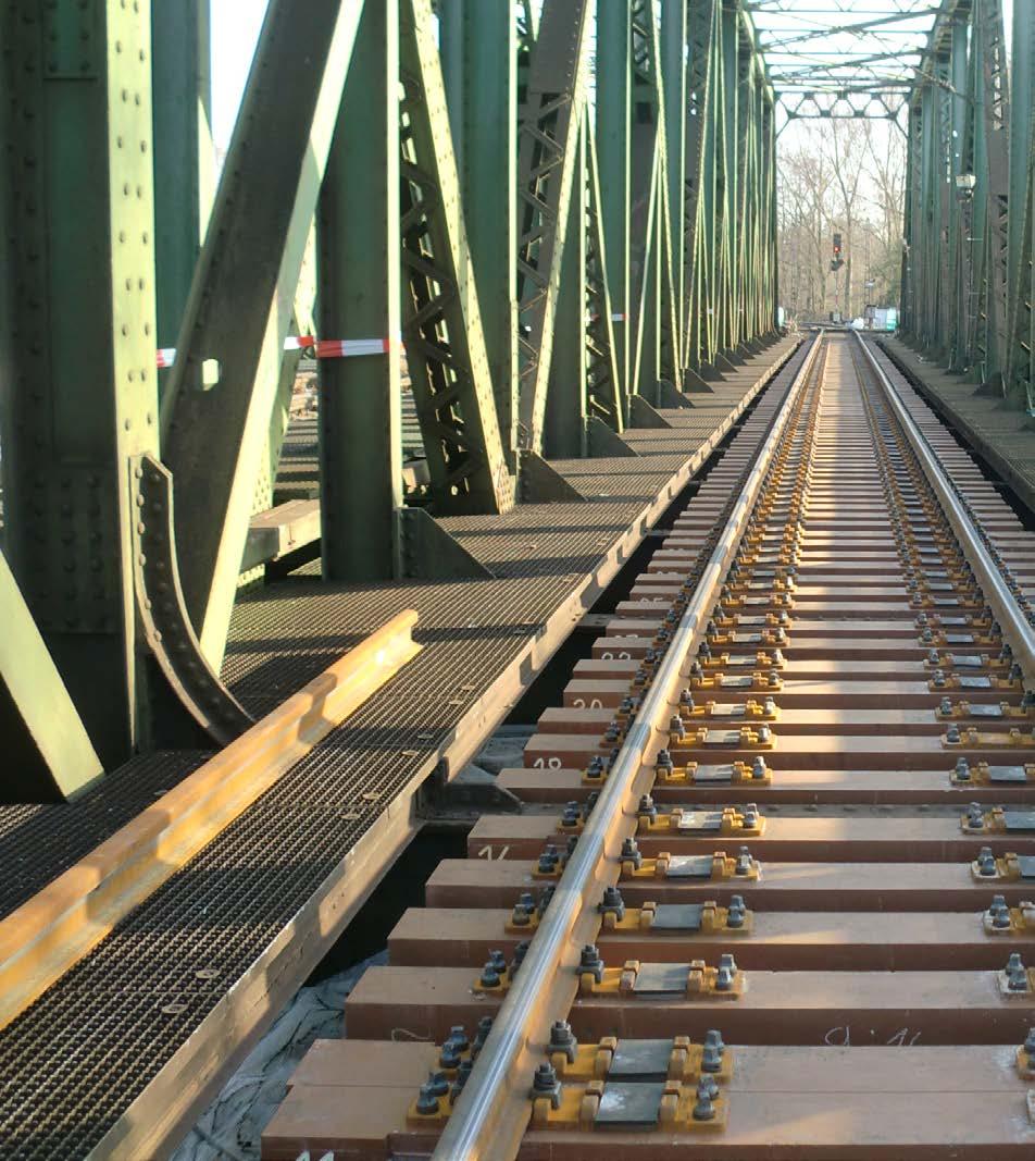Endgültige Zulassungen FFU Am 10.4.2017 erteilte das Eisenbahn Bundesamt die Zulassung für FFU Kunstholz für die Nutzung auf der schienengebundenen Infrastruktur in Deutschland.
