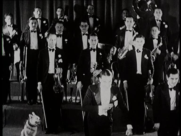 Baker mit Jazz-Musik in Paris zu sehen. Sidney Bechet, der Sopran-Saxophonist war häufig in den Begleit-Bands zu hören.