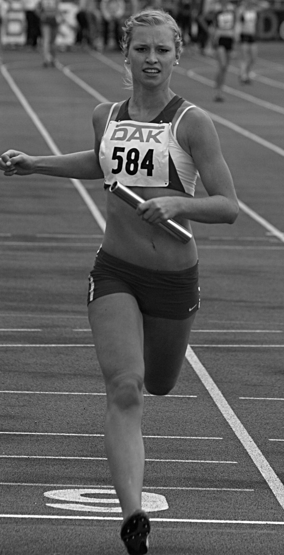13 Sportler des Jahres Sportlerin des Jahres 2010 Nora Lehnebach - 1992 - TSG 100m/200m Hessische Jugendmeisterin mit der 4x400m
