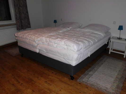 Bewegungsfläche links neben dem Bett - Breite: 120 cm. Bewegungsfläche links neben dem Bett - Tiefe: 248 cm. Bewegungsfläche rechts neben dem Bett - Breite: 120 cm.