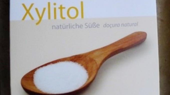 Gesundheit & Familie Xylit - karieshemmender Süßstoff 15.11.2017 Der Süßstoff Xylit hat auch eine karieshemmende Wirkung, weil er bestimmte Keime im Mund vernichtet.