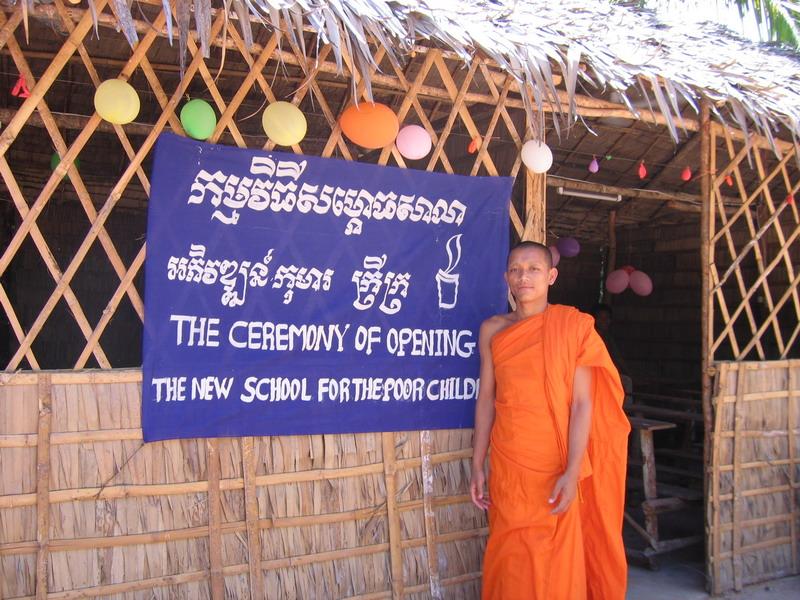 und das ist sie die THE NEW SCHOOL FOR THE POOR CHILDREN in Siem Reap / Kambodscha doch lest selbst, was Kristin Funke uns schreibt: Liebe Freunde, im Namen der Schüler, Lehrer und des Direktors Nn
