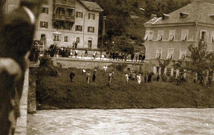 Juli 2013 Staffellauf mit Stabübergabe bei der Kettenbrücke am 10. Juli 1927.