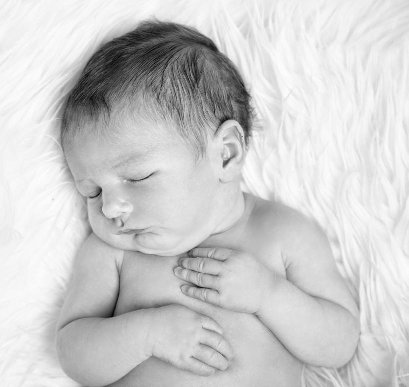 Geboren & Geliebt Das exklusive Babyshooting für alle Neugeborenen von 4-14 Tagen. Mit ganz viel Zeit und ohne Stress entstehen zauberhafte Fotografien von eurem Baby.