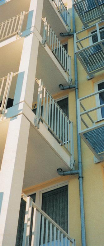 Normen Bei der Planung und Ausführung von Entwässerungssystemen für Balkone, Terrassen und Loggien müssen Normen beachtet werden.