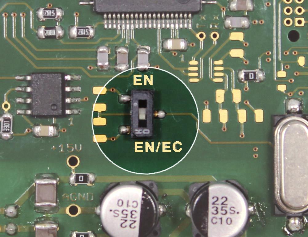 Inbetriebnahme Umschaltung Ethernet / EtherCAT DT6230 Schalter für einen Wechsel Ethernet/EtherCAT Ein Wechsel zwischen Ethernet- und EtherCAT kann entweder über den Hardwareschalter auf dem