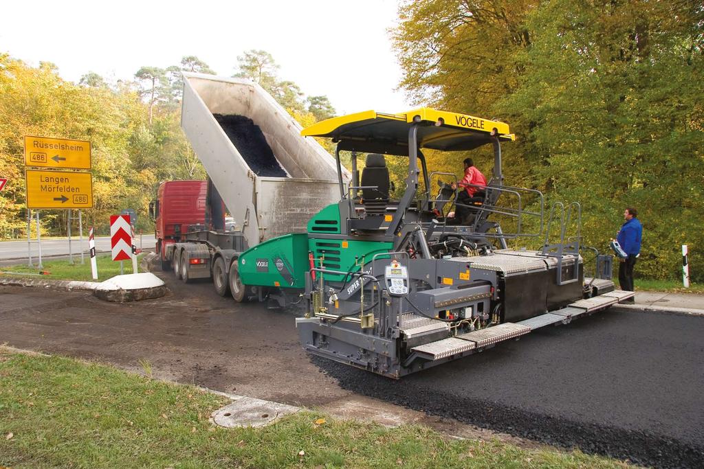 Auf einen Blick VÖGELE Ausziehbohlen grenzenloses Einsatzspektrum AB 500-2 AB 600-2 Auf einen Blick Grundbreite 2,55 m (AB 500-2) 3 m (AB 600-2) Maximale Einbaubreite 8,5 m (AB 500-2) 9,5 m (AB