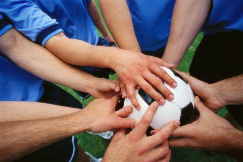 Ziele der Sportklasse Intensive breitensportorientierte Förderung sportlich interessierter Schülerinnen und Schüler Leistungssportorientierte Förderung sportlich hochbegabter Schülerinnen und Schüler