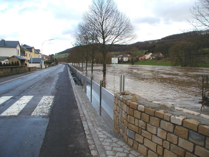 Hochwasserschutz in Ingeldorf Gewässer: Sauer / 1996-2004 Hochwasserschutzwand Erhöhung abflusswirksamer