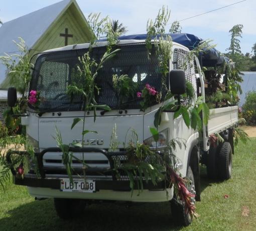 Ein neues Auto für Logaweng Die Partnerschaft des Dekanats Castell mit dem Senior-Flierl- Seminar in Logaweng/Papua- Neuguinea steht vor einer neuen Herausforderung.