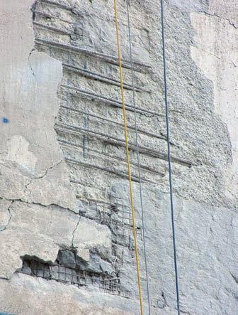 bond of ring reinforcement destroyed partly (Photo: ALLVIA) Bild 7 Schematischer Querschnitt durch ein Spannbetonsilo mit vorläufiger Rissaufnahme Vertical section of a post-tensioned silo with