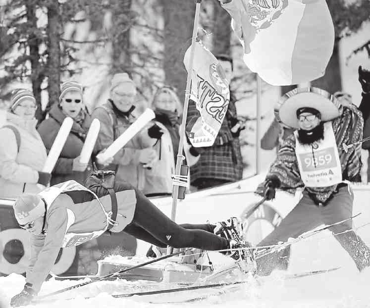 Die verkleideten Langläufer gehören ebenso zum Engadin Skimarathon wie die Spitzenathleten ANNINA NOTZ Ein künstlicher Bart, der das Atmen erschwert, ein riesiger Sombrero, der im Gegenwind ständig