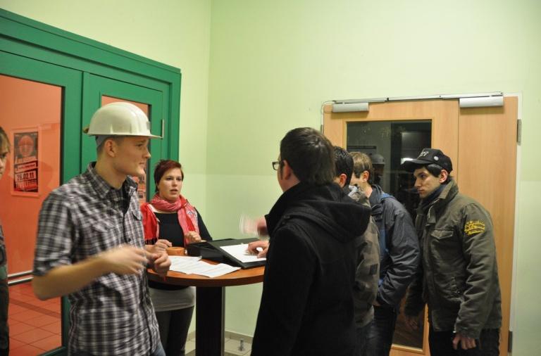 Fachschaftsabend Geotechnik und Bergbau am 12.01.2011 In unserem Studiengang ist es Brauch, die Erstsemester mit einer zünftigen Feier in die Fachschaft aufzunehmen.