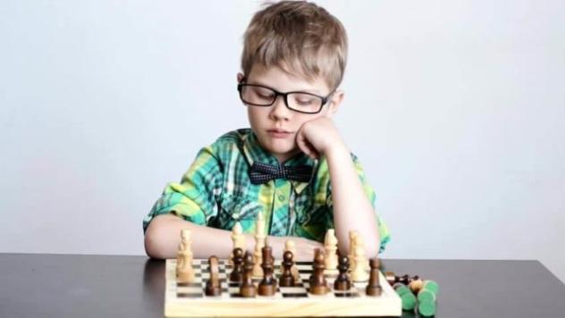 Lassen Sie Ihr Kind zuversichtlich sein, Problemlöser beim Schachspielen. 5.