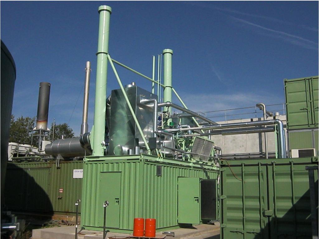 Aufstellung an der Biogasanlage Aufbau ORC-Modul mit Wärmeübertragungssystem Standardisierte, mobile und modulare