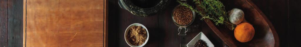 Com SÔt Xoài Mit Reis Cremige süß-saure Gerichte mit verschiedenen frischen Gemüsen und Mangostreifen, gedünstet in einer hausgemachten Mango-Soße.
