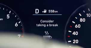 Erkennt es eine potenzielle Kollision mit einem Fahrzeug oder einem Fußgänger, warnt es den Fahrer, verlangsamt beziehungsweise bremst den Hyundai i30 Fastback.