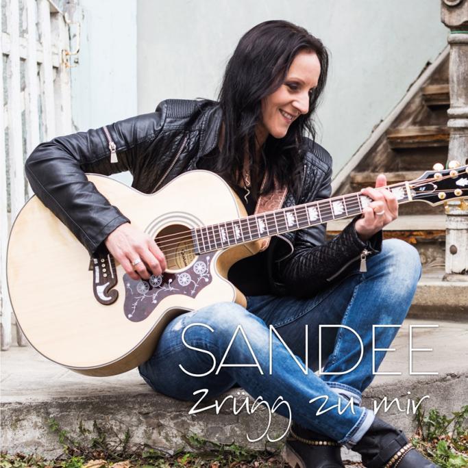 Sandee ist zurück mit Zrügg zu mir Neue Melodien mit Ohrwurmpotenzial für die Schweizer Musikszene: Sandee ist nach sechs Jahren Pause zurück stärker, authentischer und reifer.