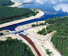 Ableitung von Überschusswasser Länge: 1,15 km Sohlbreite: 4,0 m Bauzeit: seit 2003 fertiggestellt Besonderheiten: Wehranlage mit Brücke 143 Geiseltalsee
