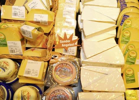11 GUT EINGEPACKT Zum Verpacken von Käse werden im Allgemeinen folgende Verpackungsmaterialien verwendet: Folien aus Aluminium, gelackt, kaschiert oder nicht kaschiert, beispielsweise für Camembert,