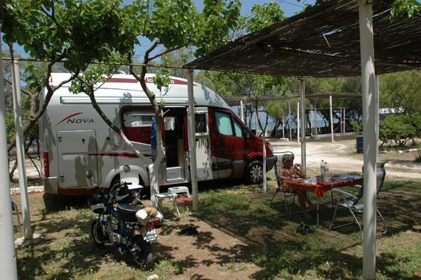 Vom Camping Akrata Beach sind wir ca. 75km dem Golf von Korinth entlang nach Korinthos gefahren.