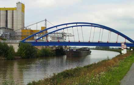 4: Widerlager der Brücke 469 bei Bülstringen Brückenfamilie Haldensleben Die Stabbogenbrücken in der Ortslage Haldensleben erhalten ein innenliegendes Tragwerk mit außenliegenden Gehwegen.