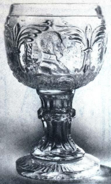 2000-5/179; Pokal, in die Form geblasen Reliefbildnis Erzherzog Johann von Österreich (1782-1859) farbloses, form-geblasenes Glas, H 15,8 cm Bodenplatte mit geschliffenen Strahlen, Schaft geschliffen