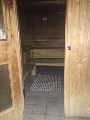 ) Sauna zum Saunabereich zur Finnischen Sauna Auf folgende zu nutzende Wege wird hingewiesen: Wellnessbereich Untergeschoss